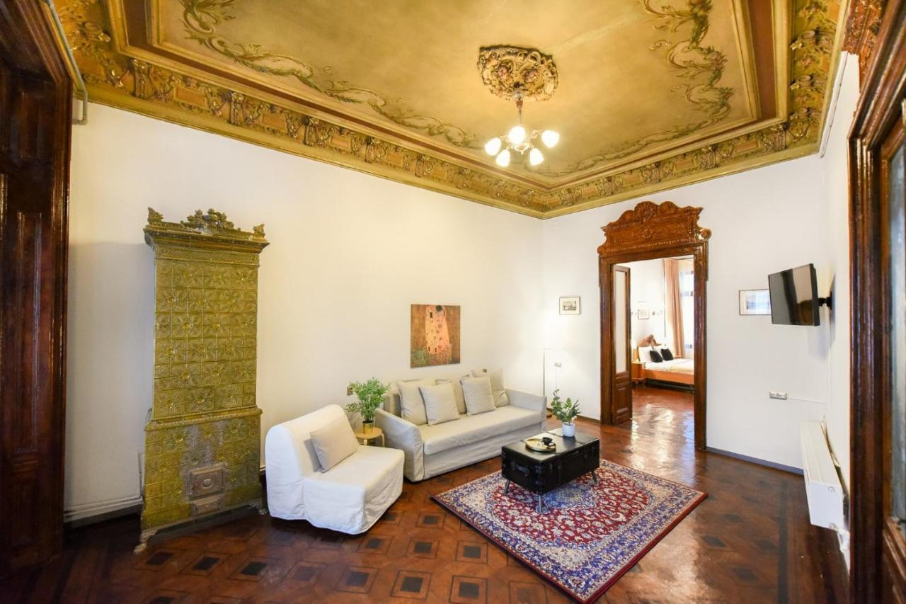 Apartment Historic Charm, Modern Comfort - In The Heart Of The Old Town Bucharest