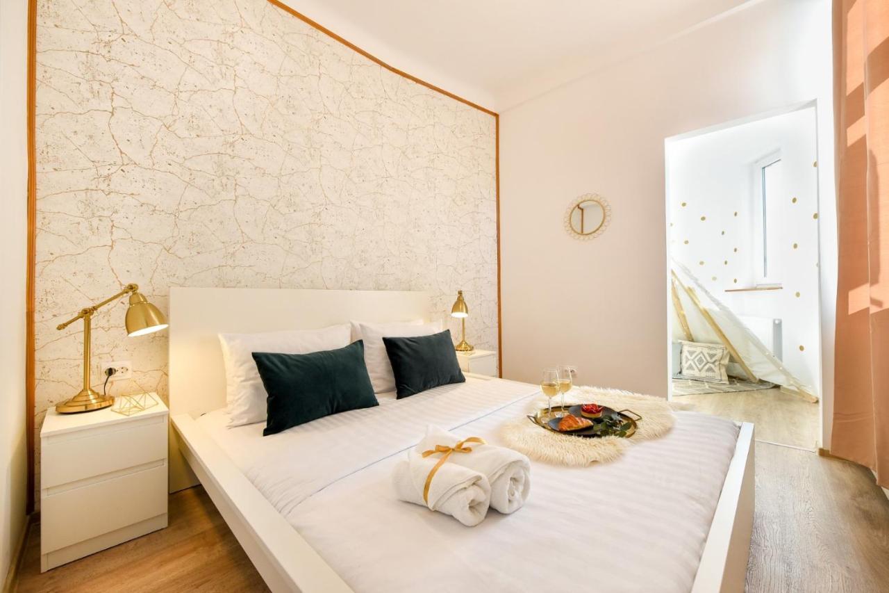 Golden Touches - Elegant - Armeneasca Apt Bucharest