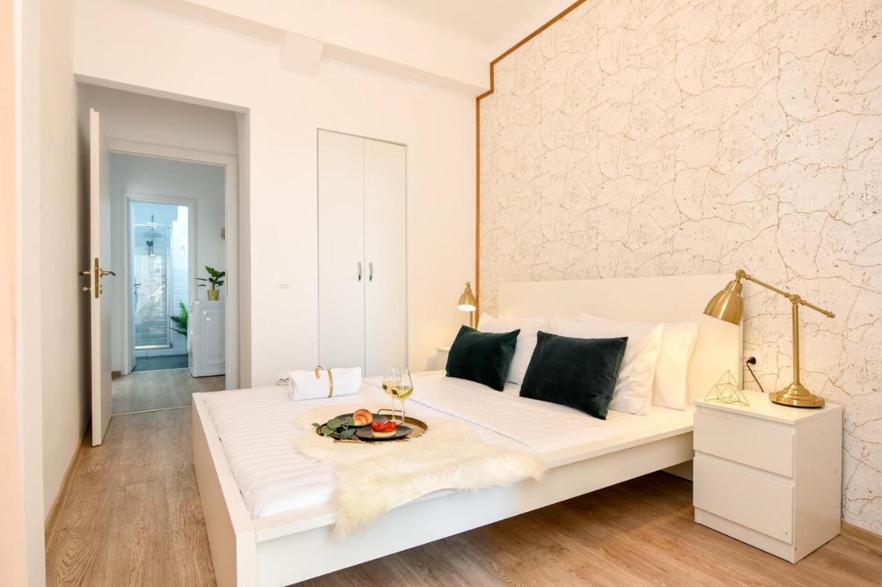 Golden Touches - Elegant - Armeneasca Apt Apartment Bucharest