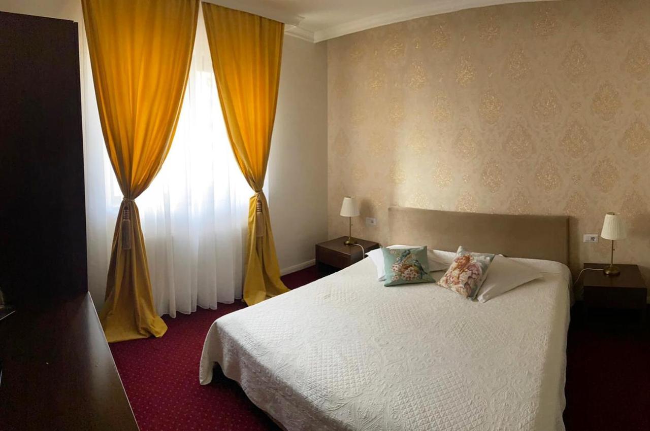 Eden Boutique 3* Bucharest