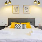 Chateau: Upscale Suites In Bucharest\'S Historical Center!