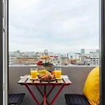 Stunning Views - Top Location - Netflix + Balcony