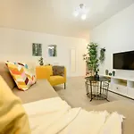 The Comfy Spot - 1 Br-Apartment & Parking Included In North Business Area