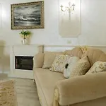 Victorian Era Glamorous Apartment - City Center