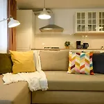 The Comfy Spot - 1 Br-Apartment & Parking Included In North Business Area