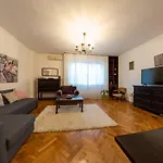 Rare Vintage 1Br Apt W Balcony & Self Check In
