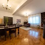 Rare Vintage 1Br Apt W Balcony & Self Check In
