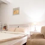Rare Vintage 1Br Apt W Balcony & Self Check In