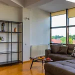 Sunny & Spacious Place With Breathtaking View