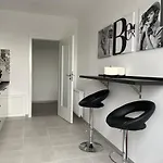 Unique Penthouse Lakeview W19