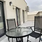 Unique Penthouse Lakeview W19
