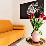 Parliament Marriott Unirii Square 5 Bedrooms Luxury Apartment Old Town