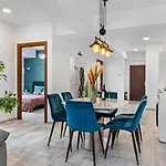 Cozy Special City Center - Old Town Apartment With Terrace
