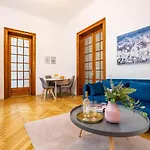 2Br Blue Cloud In The Centre