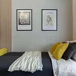 Wonderful 1Br By Dambovita River: Old Town Bliss