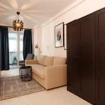 Central Residence Apartment 112