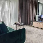 Glamorous 1Br Condo W/Free Parking