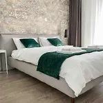Glamorous 1Br Condo W/Free Parking