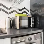 Exquisite Art Deco 2Br Apartment Prime Location