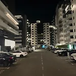 Cortina North Studio And Parking