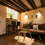 Regina Elisabeta Duplex-Style Studios: Cozy Haven In The City Center