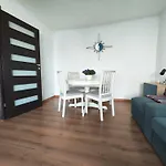 Platinum Apartment - Apartament Cu 3 Camere, 2 Dormitoare, 2 Bai, Bucatarie Complet Utilata, 2 Balcoane