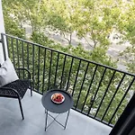 Sunny 2Br Flat - Top Location - 3 Balconies