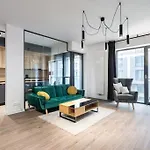 Greenwich I Double Studio With Private Parking
