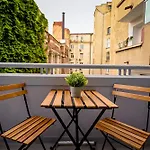 Central Retreat - Modern Accommodation On Magheru Blvd