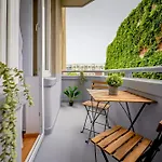 Central Retreat - Modern Accommodation On Magheru Blvd