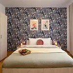 Central Retreat - Modern Accommodation On Magheru Blvd