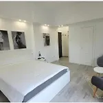 Mona\'S Studio
