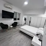 Mona\'S Studio