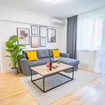 Spacious Newly Renovated 2Br Apartments With Balcony