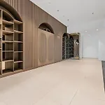 Business Panorama Loft 5Star Location, Queen Beds