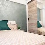 Ultra Central Luxury 3Br 2Bath Apt & Amazing Views