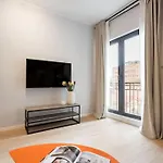 Sunny 4Br Flat - Top Location - Charming Balcony