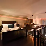 Central Comfort - Duplex-Style Studios On Regina Elisabeta