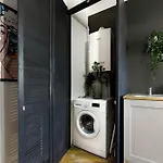Vibrant Charm - Cozy Studio In The Heart Of The City
