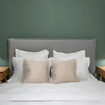 Splendid Historical Smarald 2 Bedroom Old Town