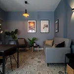 Chic Black & White 2Br Retreat On Dambovitei