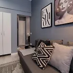 Chic Black & White 2Br Retreat On Dambovitei