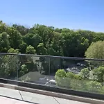Forest-View Apart