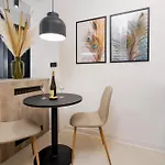 Elegant Studio - Near Piata Romana & Athenaeum