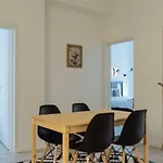 City Center - Quinet Large Apartment