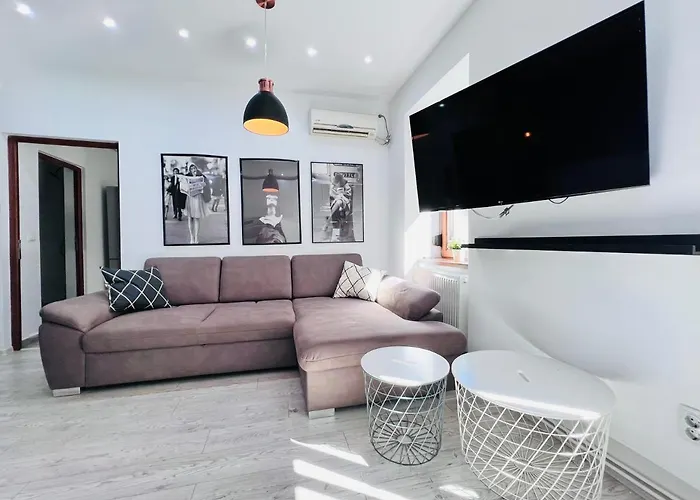 Historical 1R Apartment Near University Square