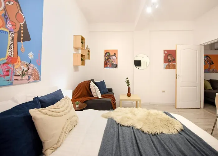 Central Treasure - Cozy 2 Bedroom Apartment In Historic Old Town