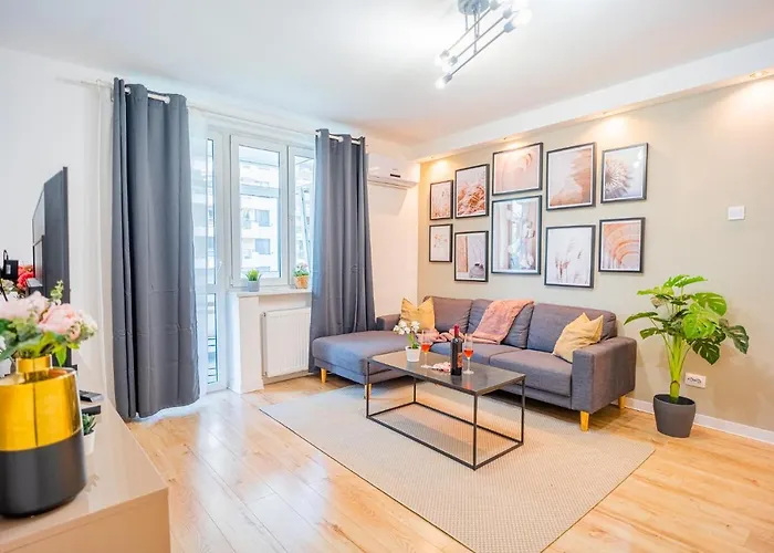 Spacious Newly Renovated 2Br Apartments With Balcony