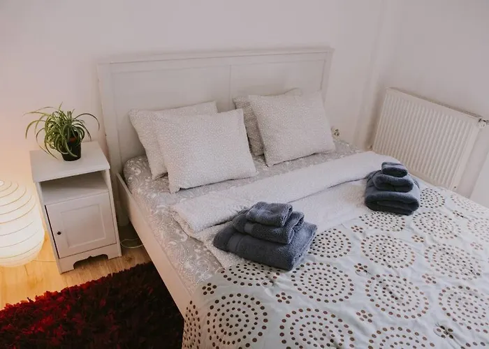Your Place Apartment - Central Bliss