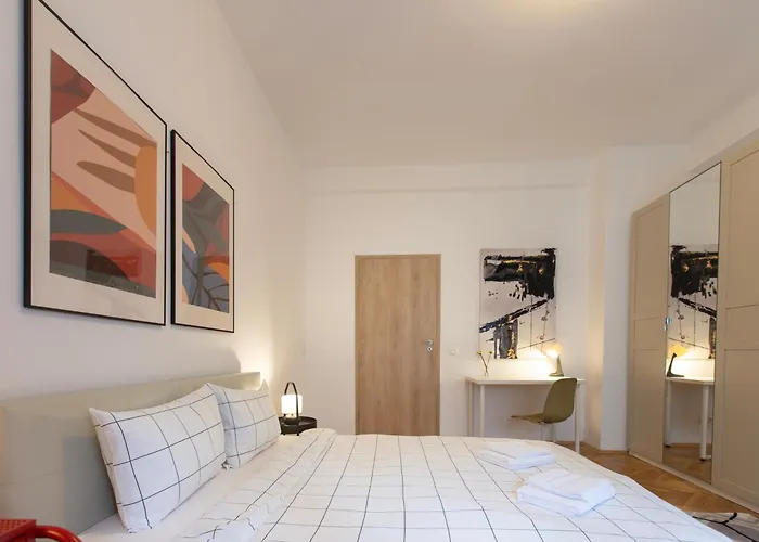 Ultracentral Hong Kong 3 Bdrm Apartment